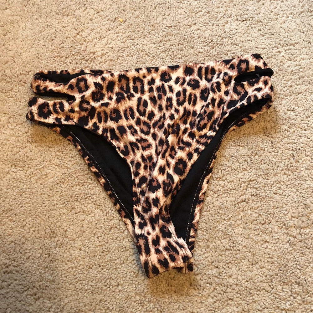 Cheetah bathingsuit bottoms